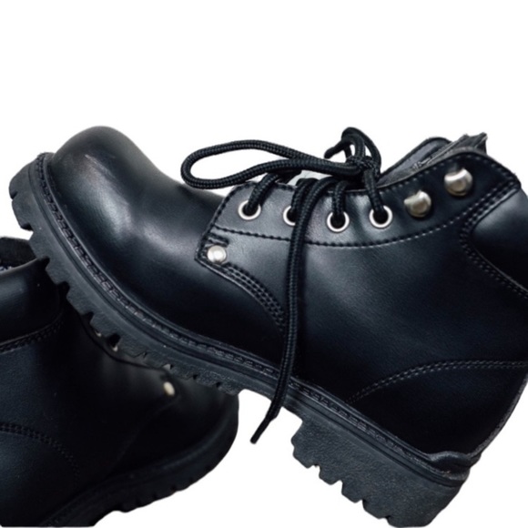 State Street Ankle Boot

A453210 - Picture 2 of 10